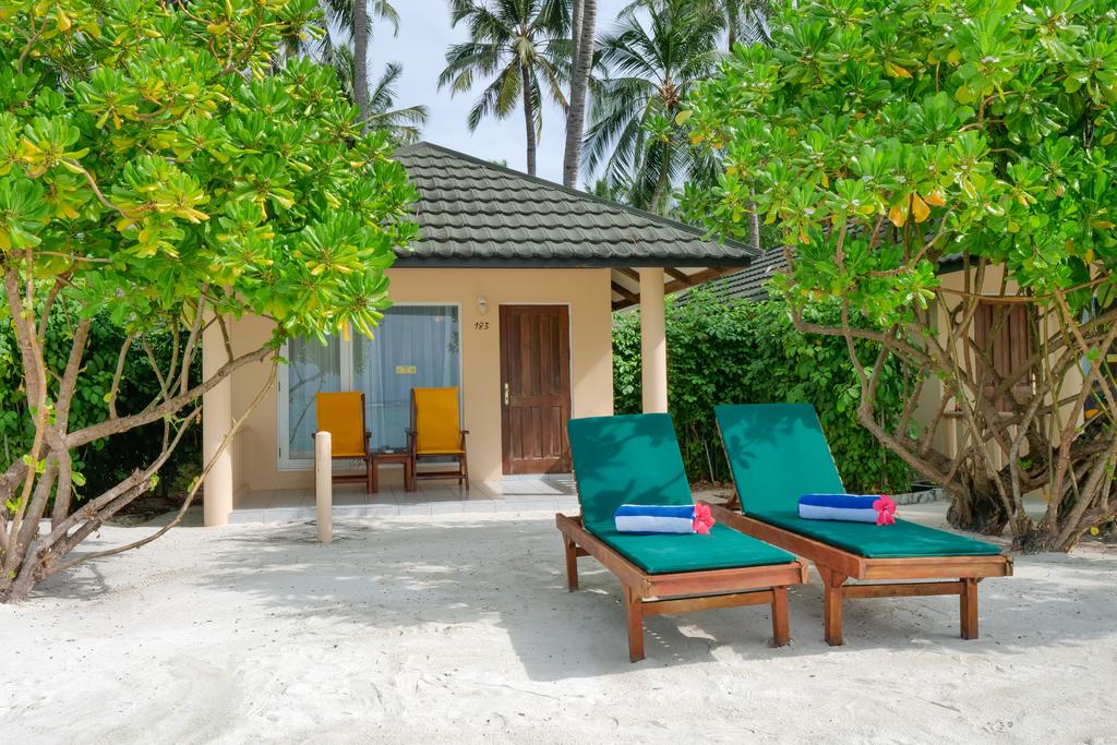 5 أيام / 4 ليالى جزر المالديف Holiday Island Resort بالإفطار